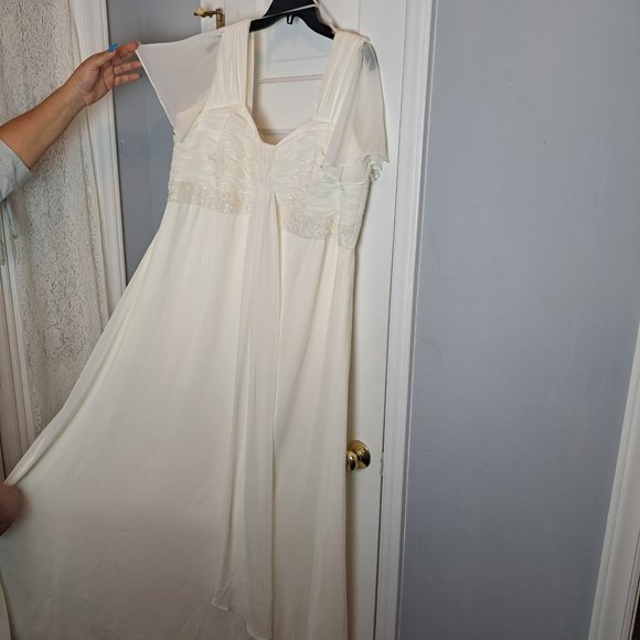 Creme Colored Wedding Dress-Size 20 - Picture 6 of 9